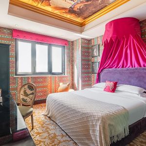 Classic Queen Room